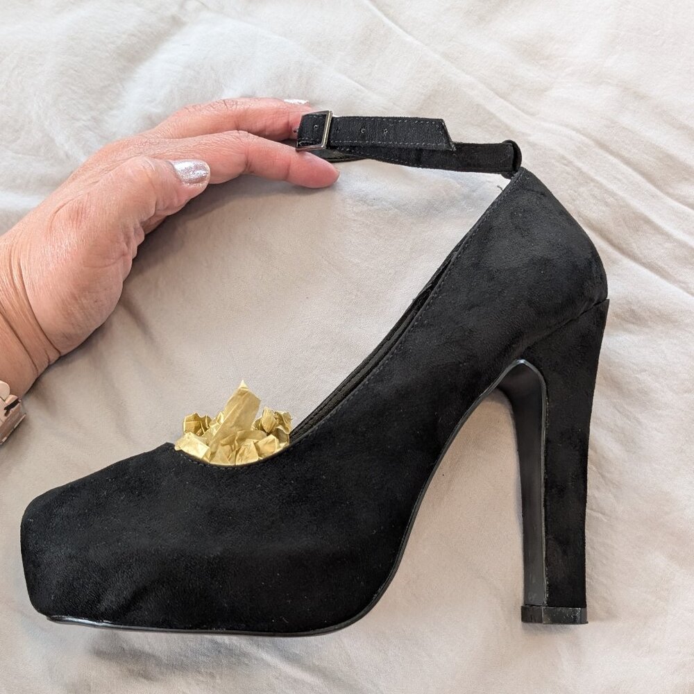 black Torrid 7WW platform heel with ankle strap faux suede EUC